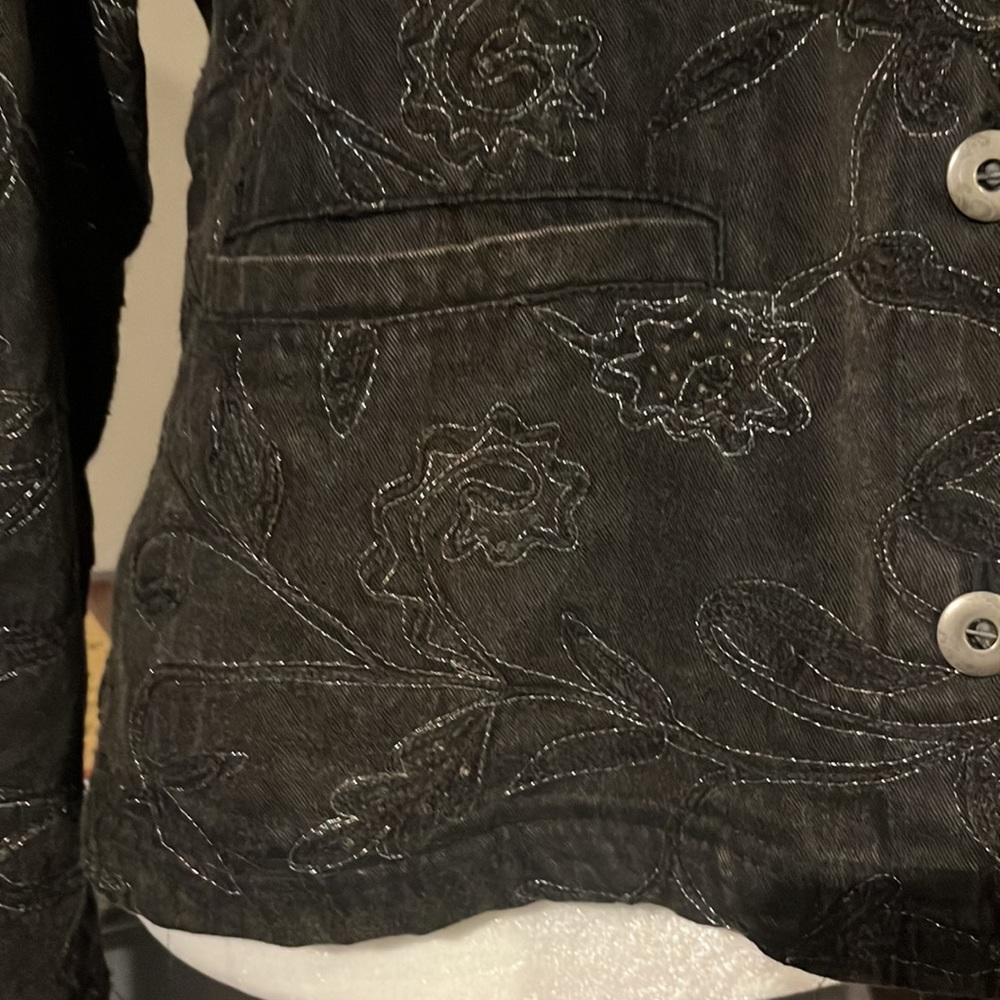 Chicos Design Vintage 100% Cotton Faded Black Jacket with Silver Shimmer Flowers - Picture 3 of 9